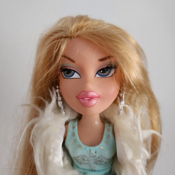 Bratz Talking Cloe Doll - Picture 3 of 7